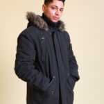 Schwarze Winterjacke mit Fell XL