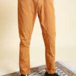 Hellbraune Stoffhose 32