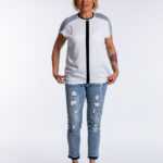 Minimalistisches T-shirt mit Bündchen am Kragen, Nadel und Faden L