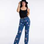 WE LOVE IT ! High Waisted Bogner Jeans mit Blumenbestickung. 78cm Talienumfang 79cm Schrittlänge, Bogner S
