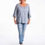 Sportliches T-shirt mit Rückenausschnitt, Nadel und Faden L