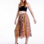 Sommerlich leichter brauner Falten Rock mit Floralen Mustern und Ornamenten., Hammer L