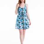 Blau grünes leichtes Sommerkleid mit Speghetti Trägern die man über Kreuz trägt mit Oranmenten bedruckt aus 100% reiner Seide. An der taille besteht die möglichkeit mit einem eingenähten Band die Taille enger zu binden., QSW Quicksilver Collection S