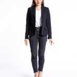 Eleganter Blazer mit Samtkragen und Samt Applikationen an den Taschen, beflockte Knöpfe, Une Premiere M