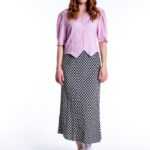 Süsse Upgecycelte Vintage Bluse mit Spitze am Kragen. Sie wurde von uns gekürzt und die Schulterpolster wurden entfernt. Viel Spass mit diesem Rosa Vintage Traum., ONE OF A KIND by VALLINTAGE L