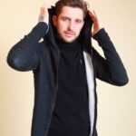 Graue Kapuzenjacke M