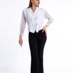 Knöpfbare weiße Bluse mit langen Spitzen-Ärmeln, New Fast S