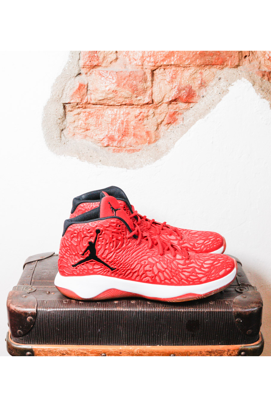 Jorda Ultra Fly Infrared Gym Red 44,4 – Bild 1