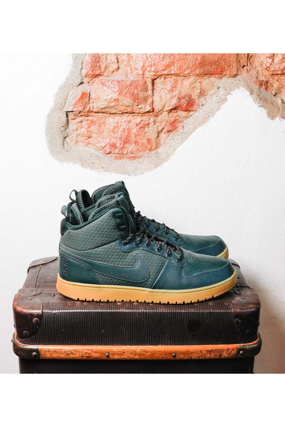 Nike Court Borough Mid Winter Dunkelgrün 45,5 – Bild 1