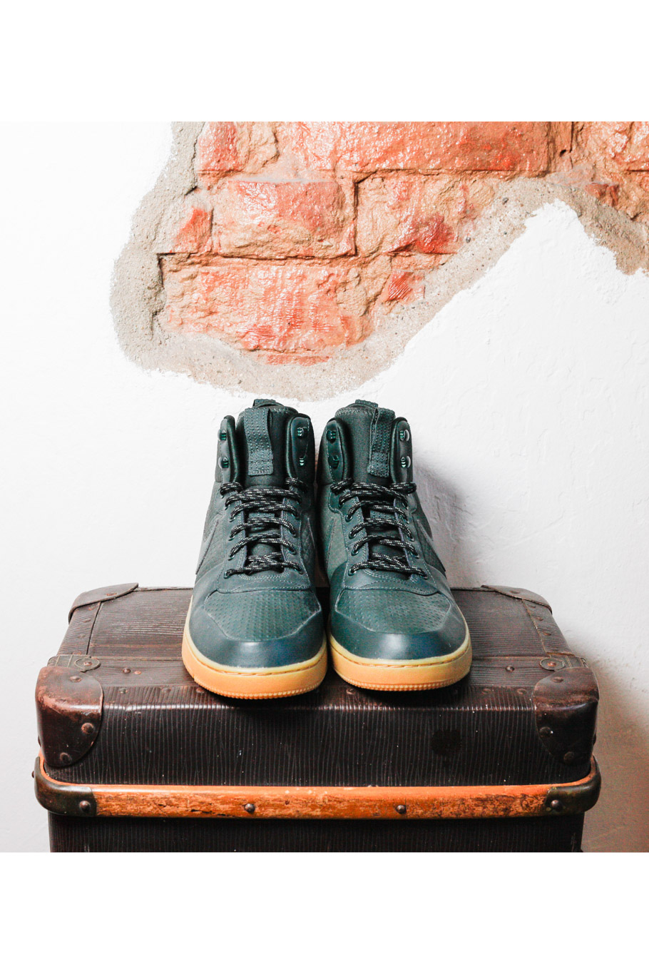 Nike Court Borough Mid Winter Dunkelgrün 45,5 – Bild 2