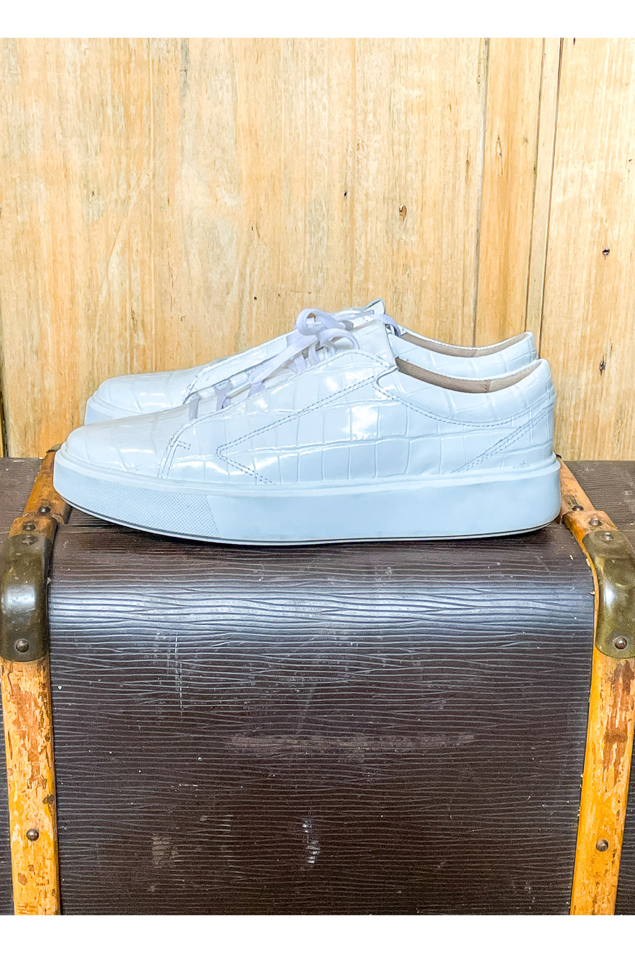 Weißer Sportschuh im Alligator-Muster 41 – Bild 3