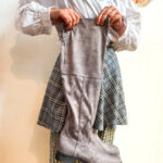 Hoher Overknee-Stiefel in Grau 42